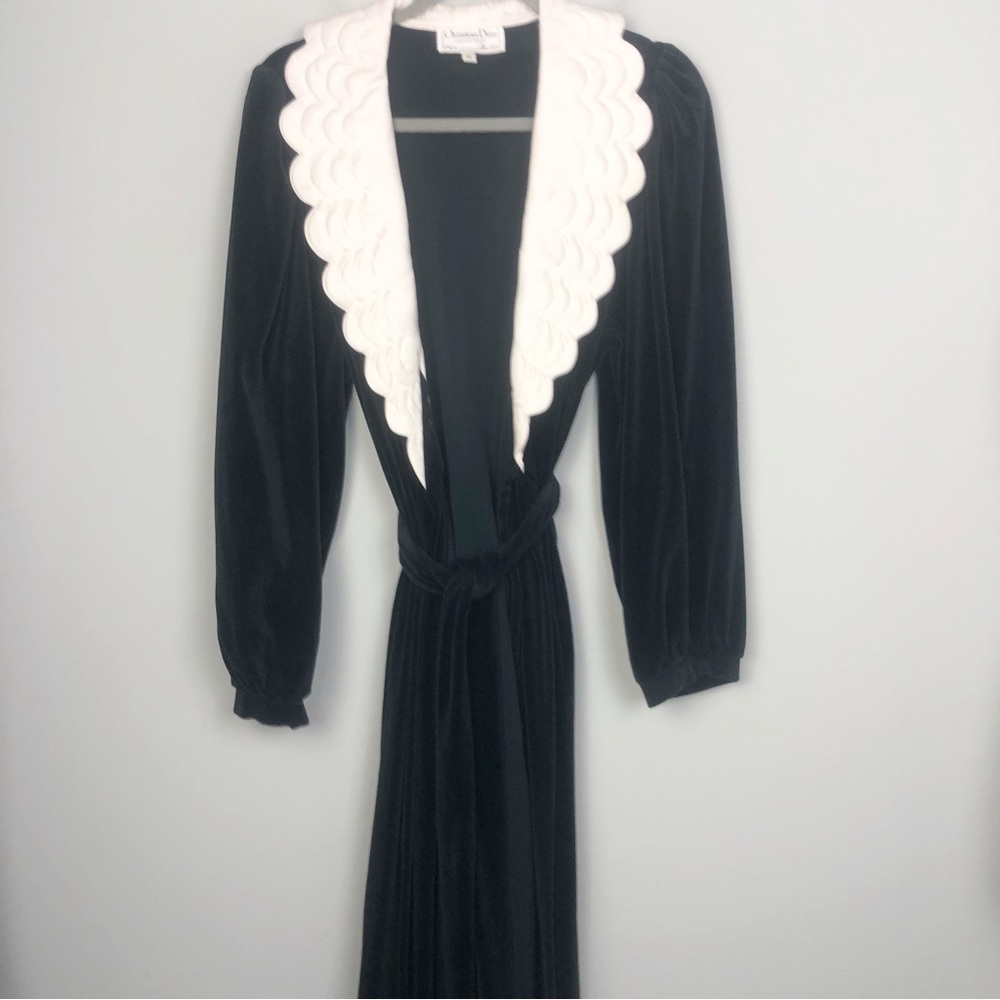 CHRISTIAN DIOR | VINTAGE Black Velour Robe with Belt and White Collar Women’s M